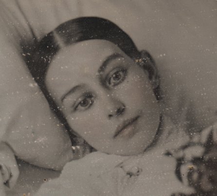 Зачем покойникам рисовали глаза